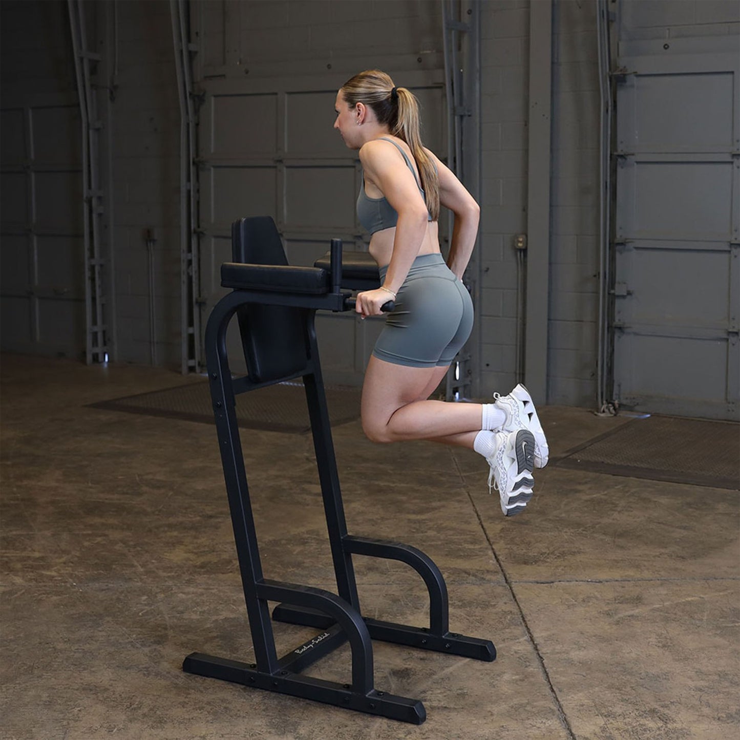 Body-Solid Vertical Knee Raise & Dip