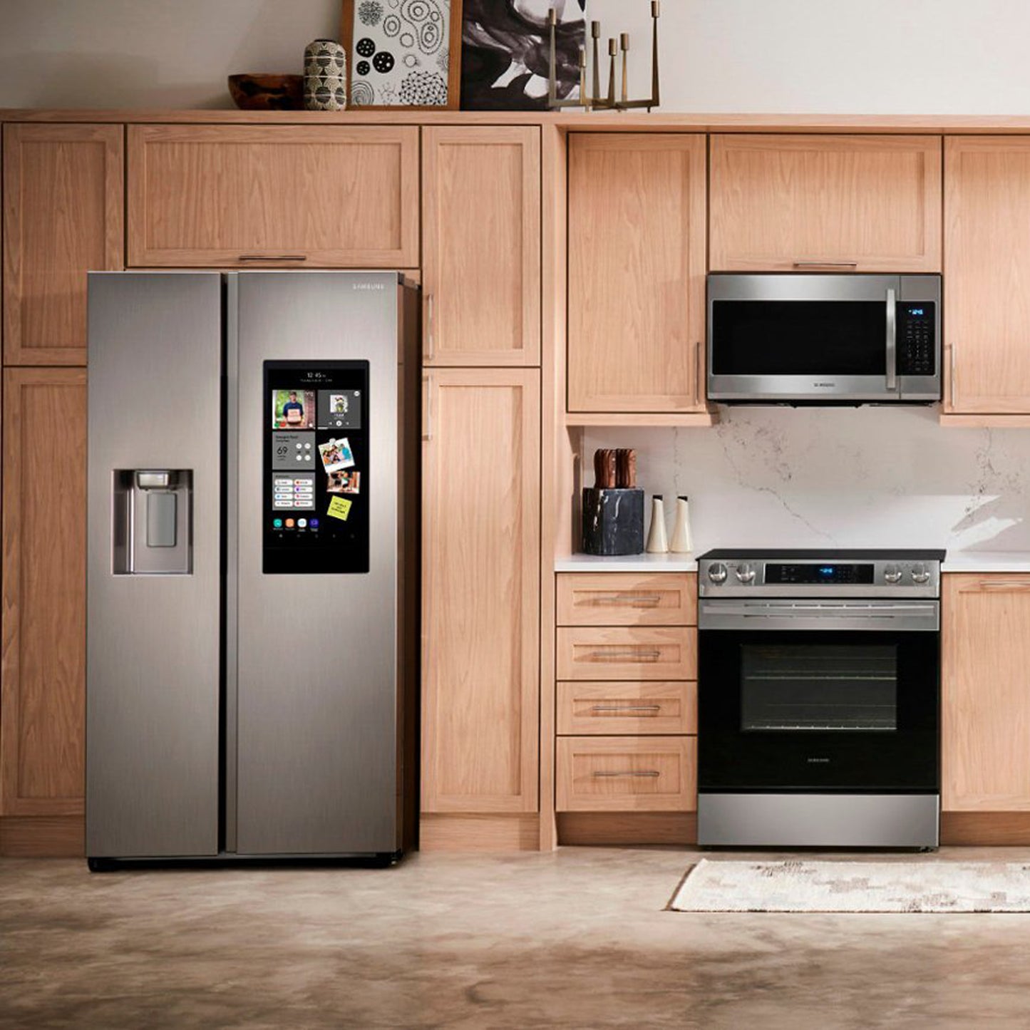 26.7 cu. ft. Large Capacity Side-by-Side Refrigerator with Touch Screen Family Hub™ in Stainless Steel.