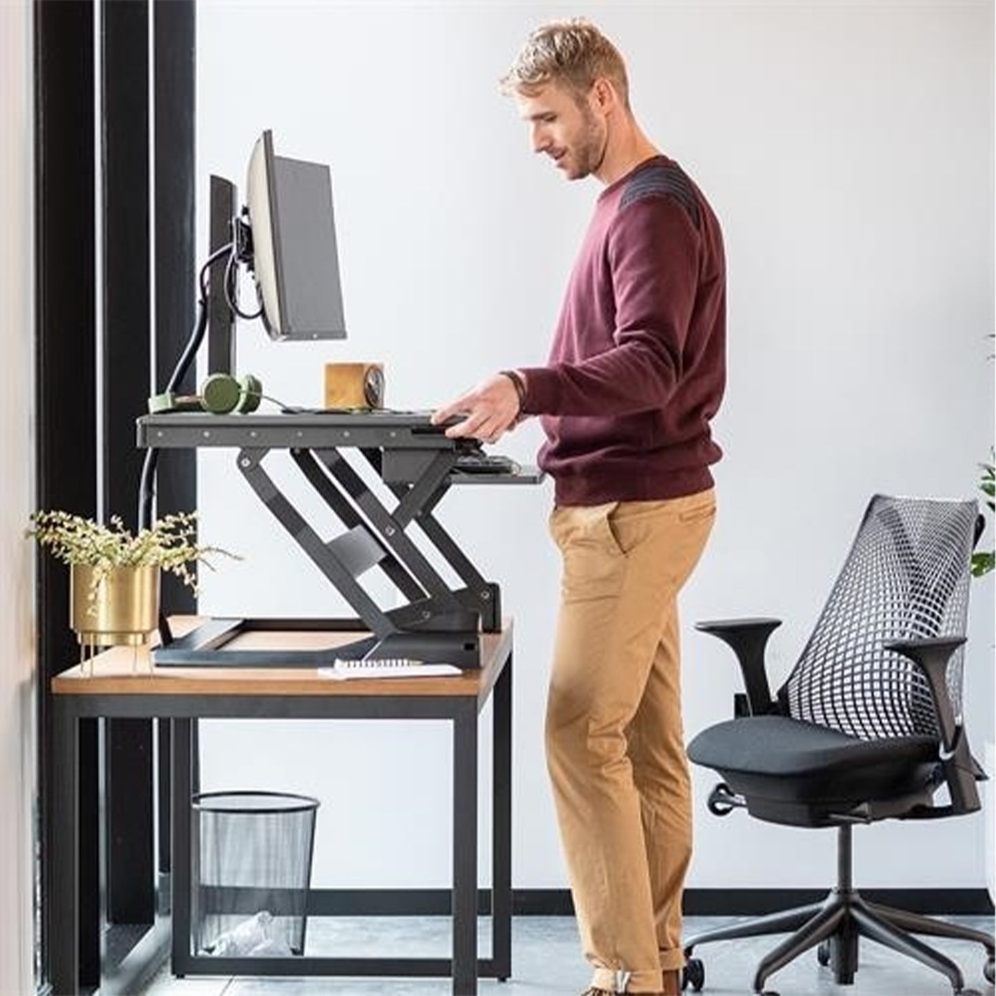 محطة عمل سطح المكتب Ergotron WorkFit-TL Sit-Stand (أسود) 